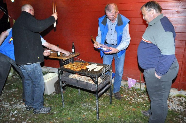 unsere Grillmanschaft sorgte für Abhilfe